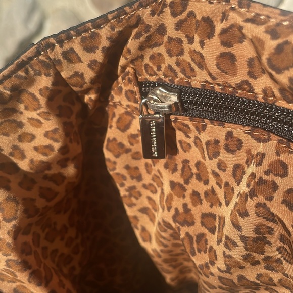 Reversible Bottega Veneta nylon tote, cheetah & black w/ zip pocket & silver BV - Picture 4 of 6